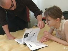 Худая красотка Beata Xx сосет у старого учителя