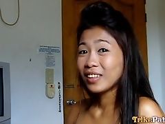 Сексуальная филиппинка сосет хуй неистово